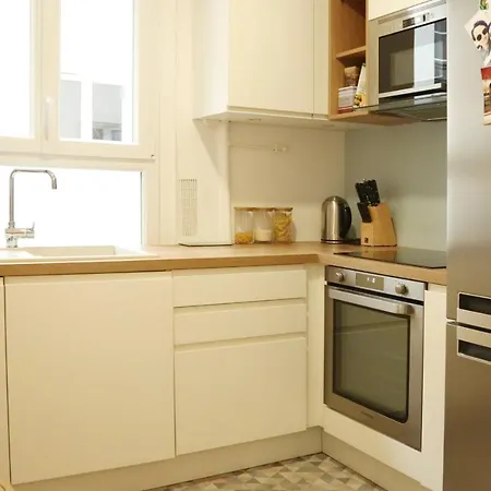 Charming Apartment In A Lively Neighbourhood!