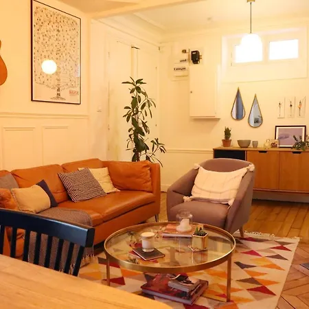 Charming Apartment In A Lively Neighbourhood! *